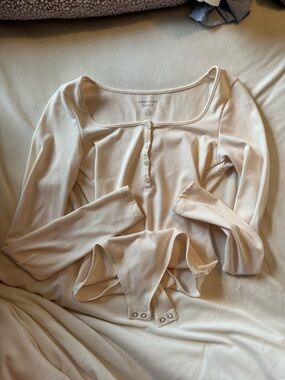 American Eagle Outfitters Ribbed Square-Neck Long Sleeve Bodysuit in Cream